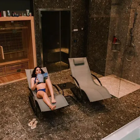 J13 Con Spa Privata Apartment *